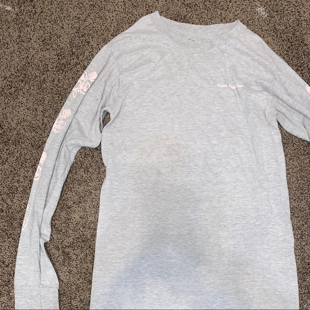 Long sleeve with rose detail